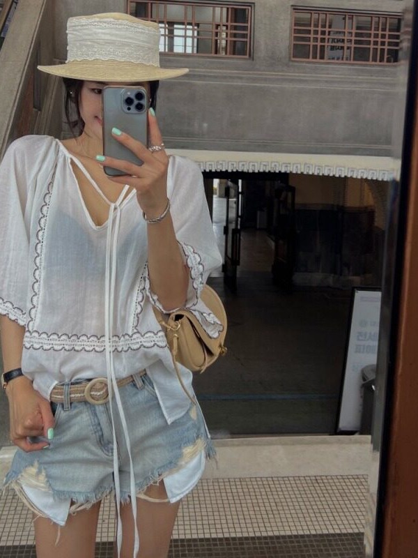 Top con Scollo a V e Lacci in  - Ethnic Fusion Fashion recensione e prezzo